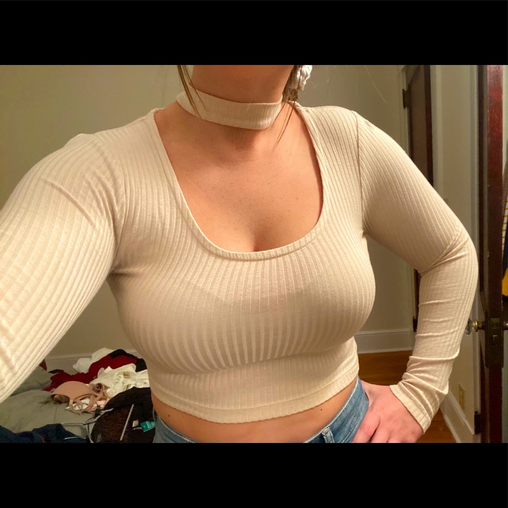 Choker neck crop top